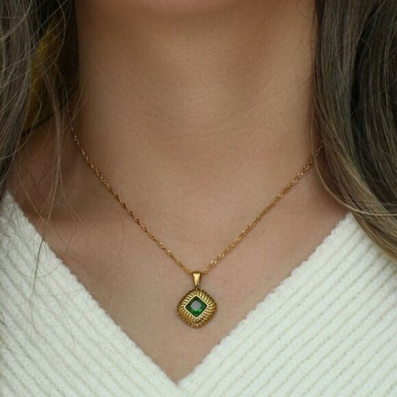 Green Zircon Vintage Diamond Textured Pendant Necklace 18K Gold - Picture 5 of 5